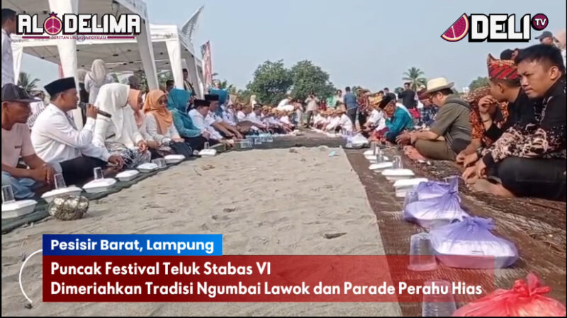 DeliTV: Puncak Festival Teluk Stabas VI, Dimeriahkan Tradisi Ngumbai Lawok dan Parade Perahu Hias